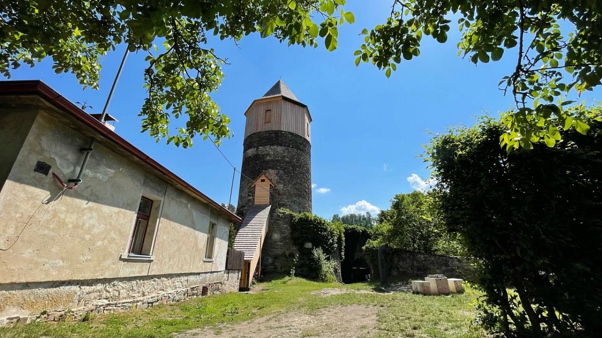Pirkeštejn (329&nbsp;m)